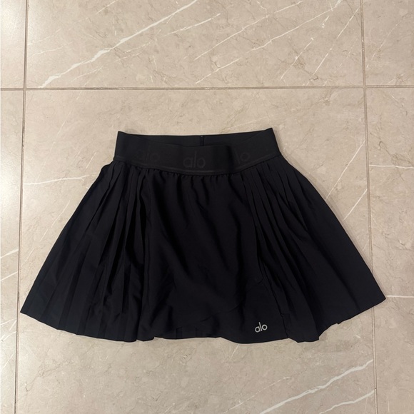 ALO Yoga Black Pleated Wrap Athletic Skort - Picture 4 of 5